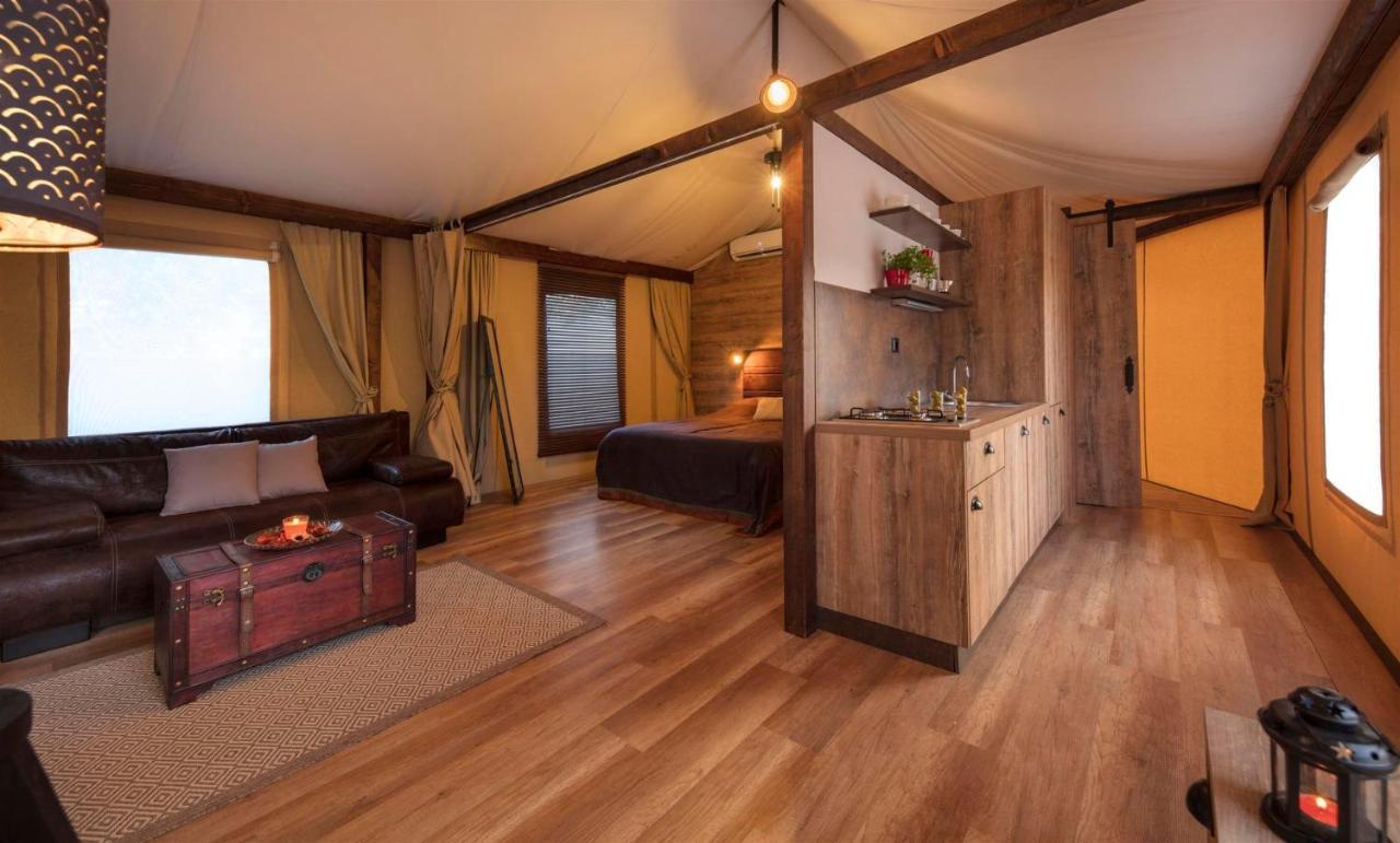 Glamping Tents And Mobile Homes Trasorka Veli Lošinj Exteriör bild