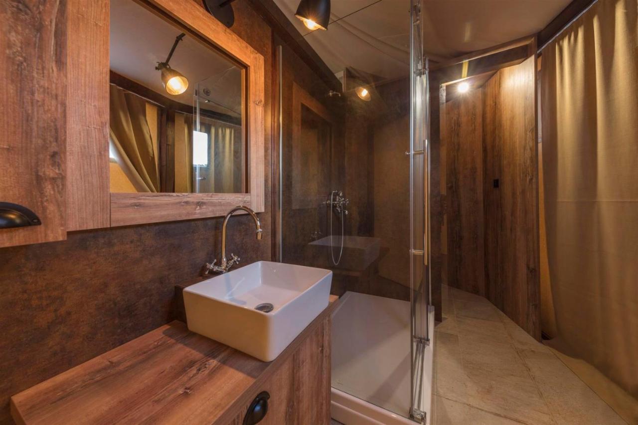 Glamping Tents And Mobile Homes Trasorka Veli Lošinj Exteriör bild
