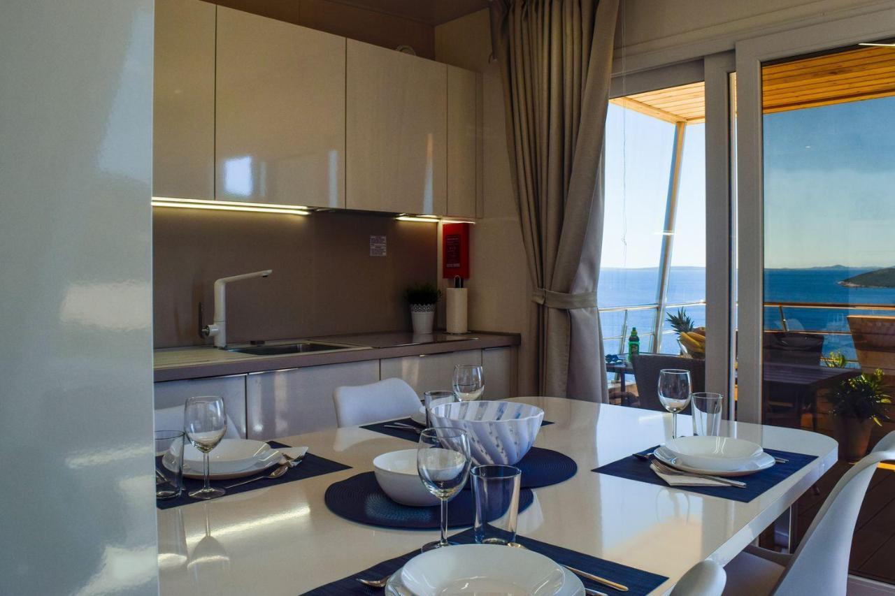 Glamping Tents And Mobile Homes Trasorka Veli Lošinj Exteriör bild