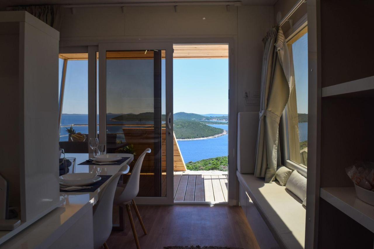 Glamping Tents And Mobile Homes Trasorka Veli Lošinj Exteriör bild