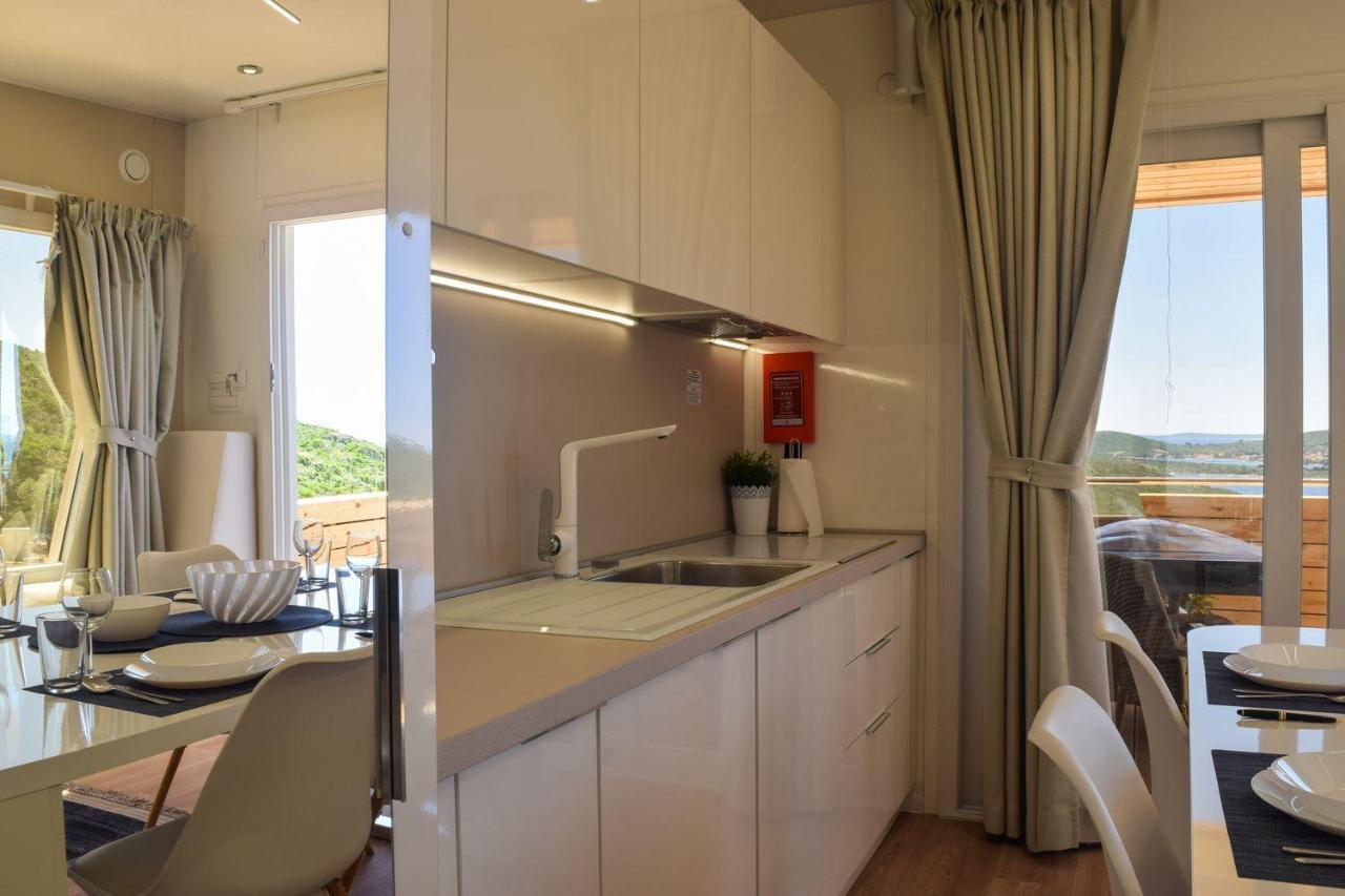 Glamping Tents And Mobile Homes Trasorka Veli Lošinj Exteriör bild