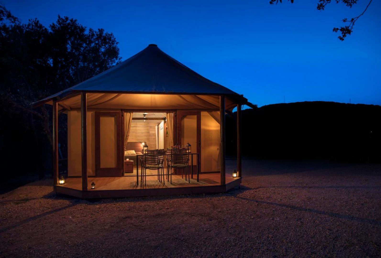 Glamping Tents And Mobile Homes Trasorka Veli Lošinj Rum bild