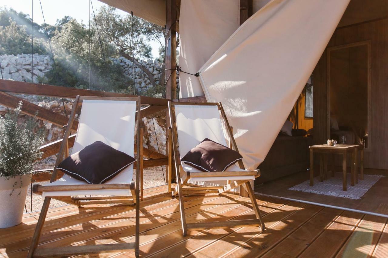 Glamping Tents And Mobile Homes Trasorka Veli Lošinj Exteriör bild