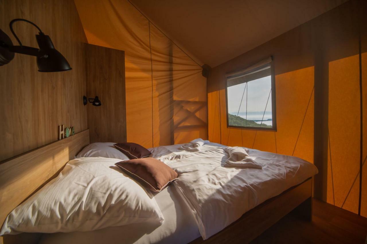 Glamping Tents And Mobile Homes Trasorka Veli Lošinj Exteriör bild