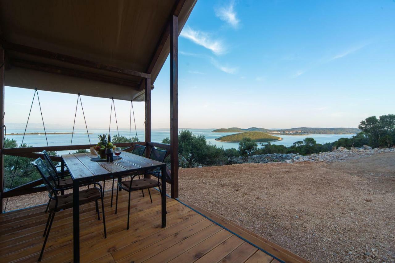 Glamping Tents And Mobile Homes Trasorka Veli Lošinj Exteriör bild