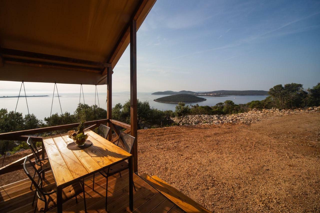 Glamping Tents And Mobile Homes Trasorka Veli Lošinj Exteriör bild
