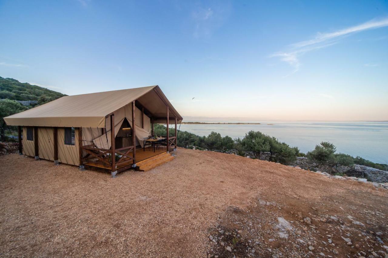 Glamping Tents And Mobile Homes Trasorka Veli Lošinj Exteriör bild