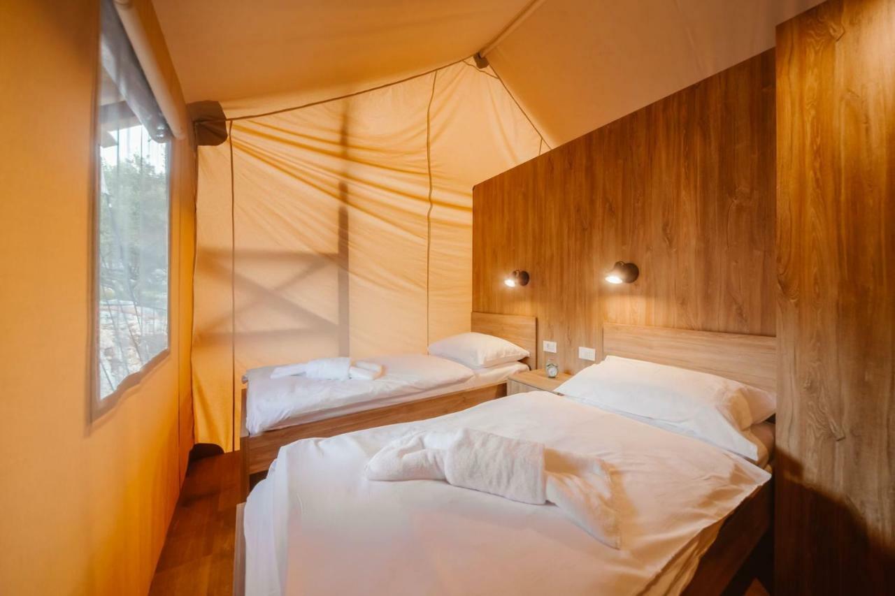 Glamping Tents And Mobile Homes Trasorka Veli Lošinj Exteriör bild