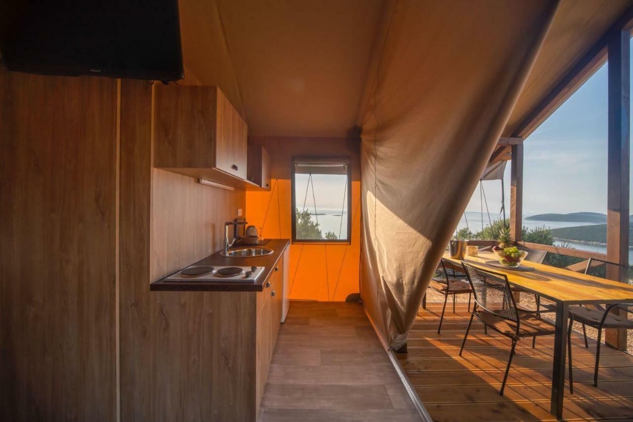 Glamping Tents And Mobile Homes Trasorka Veli Lošinj Exteriör bild