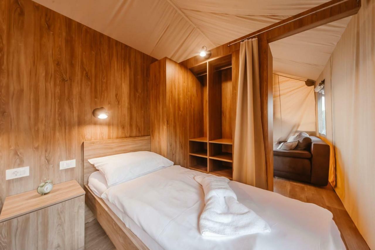 Glamping Tents And Mobile Homes Trasorka Veli Lošinj Exteriör bild